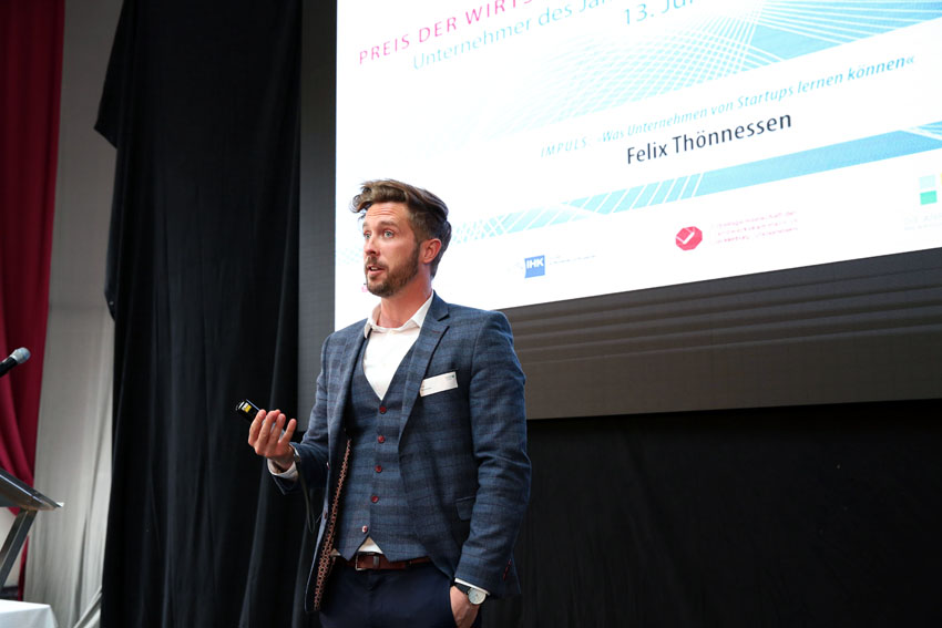 Autor Felix Thönnessen referiert zum Thema: Was Unternehmen von Startups lernen können 